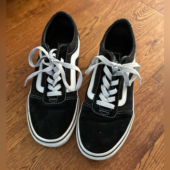 Vans - Picture 2 of 6